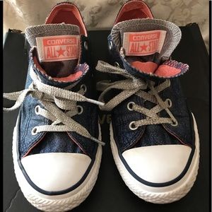 Converse Metalic blue tennis shoes sz2